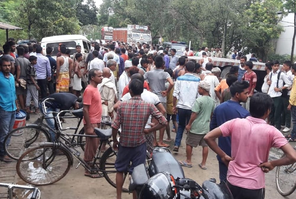 five died in an accident in sultanpur.