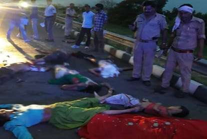 Eight people died in road accident on Agra-Lucknow Expressway