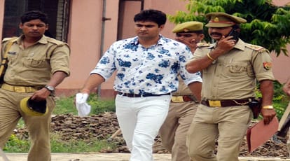story of the underworld don Munna Bajrangi last night, just read in the click