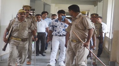 story of the underworld don Munna Bajrangi last night, just read in the click