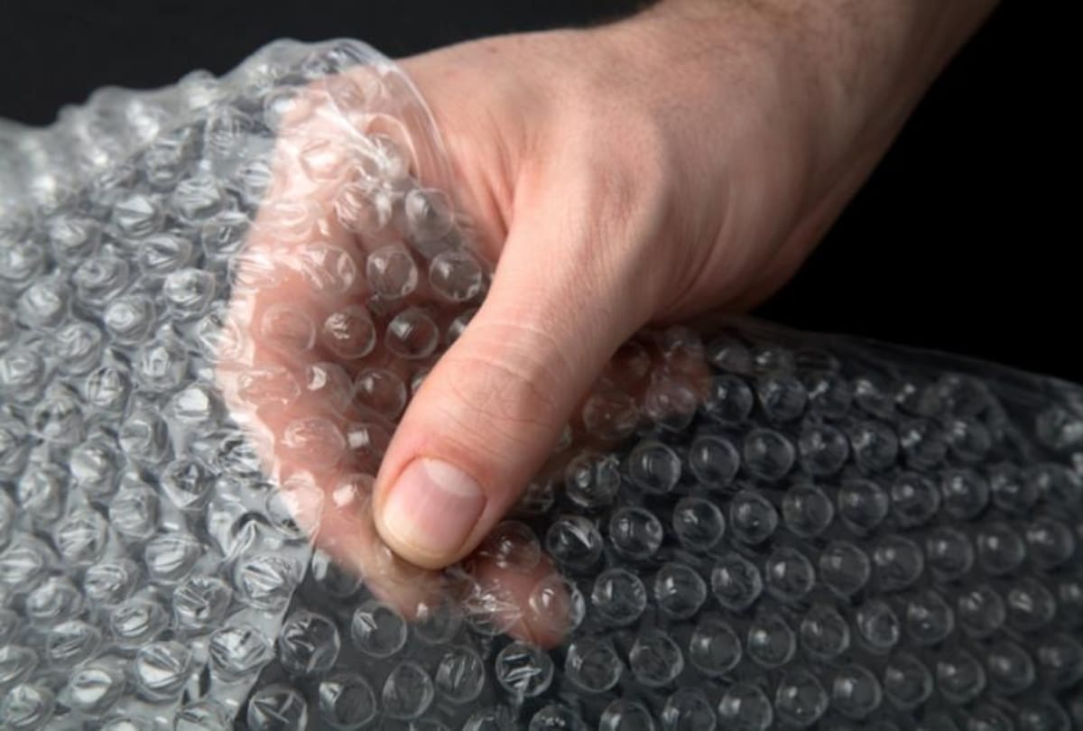 KNOW WHY WE CAN NOT CONTROL OURSELF TO POPPING BUBBLE WRAP