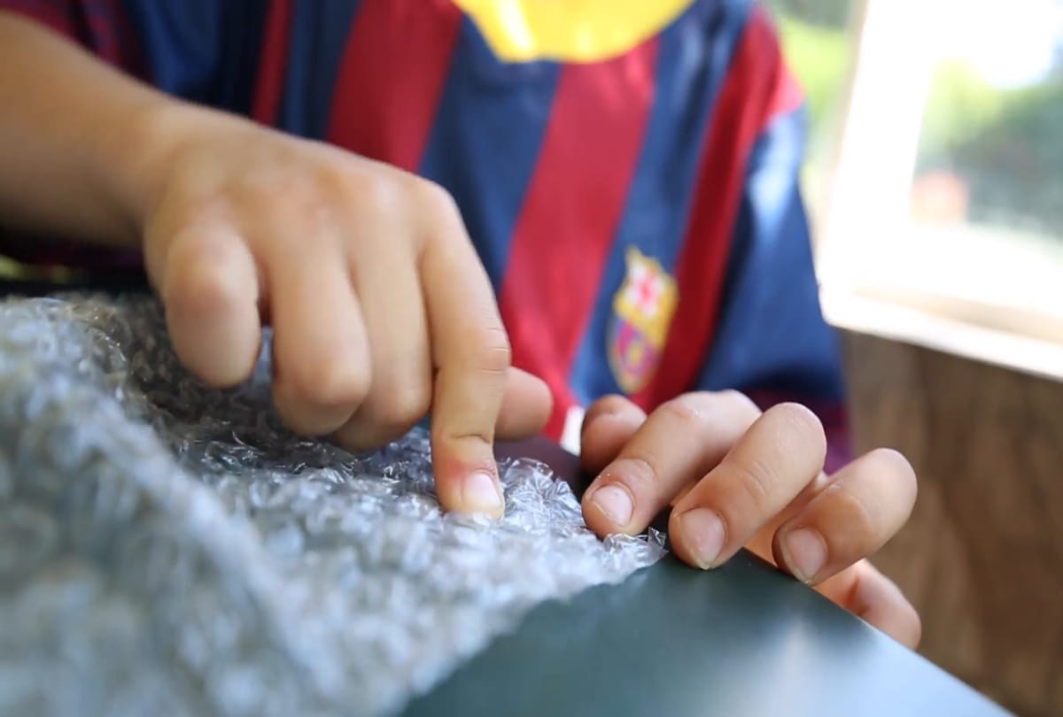 KNOW WHY WE CAN NOT CONTROL OURSELF TO POPPING BUBBLE WRAP