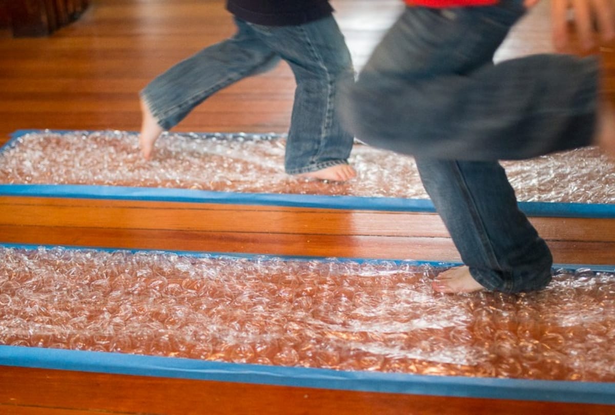 KNOW WHY WE CAN NOT CONTROL OURSELF TO POPPING BUBBLE WRAP