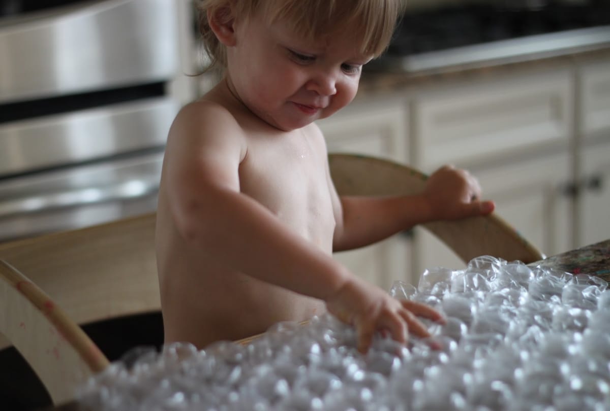 KNOW WHY WE CAN NOT CONTROL OURSELF TO POPPING BUBBLE WRAP