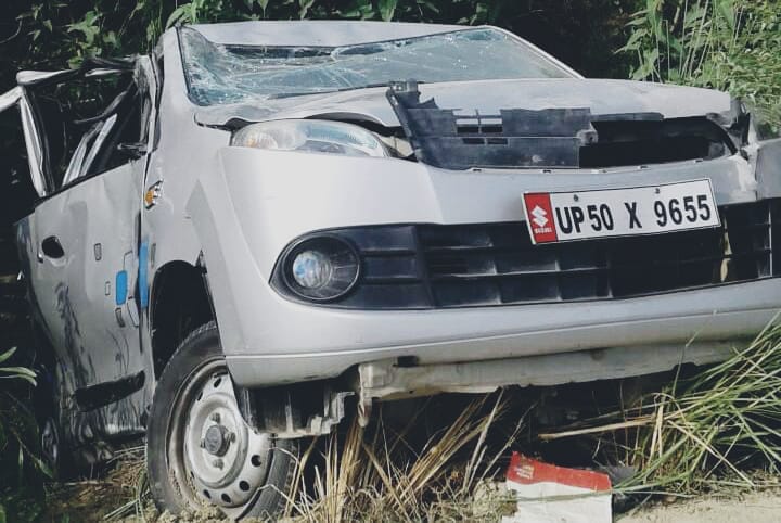uncontrol car accident in azamgarh one killed