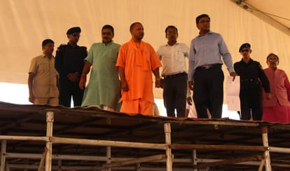 CM yogi arrived varanasi and says that PM modi will gave 1000 crore for development