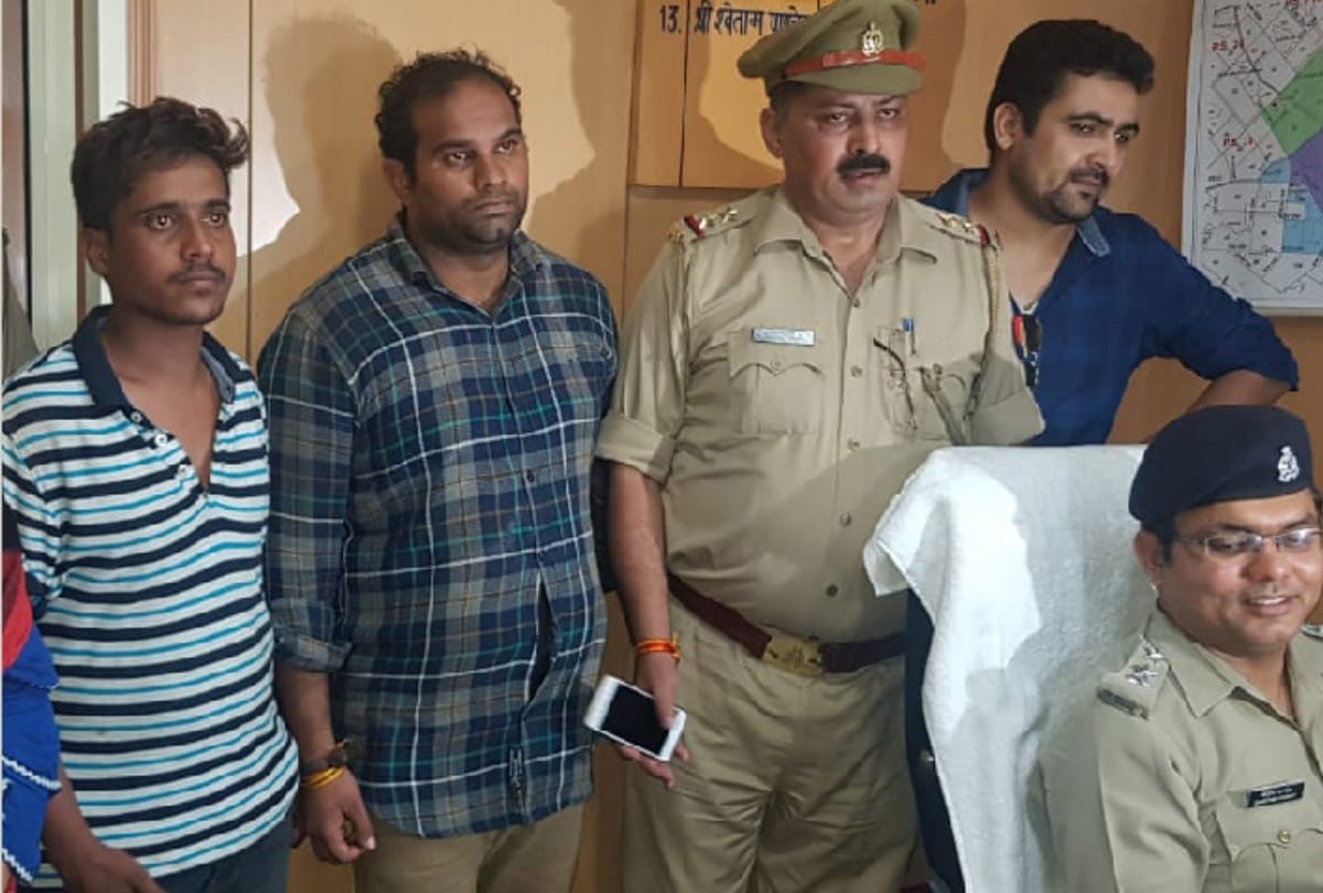 Miscreants looted house in noida