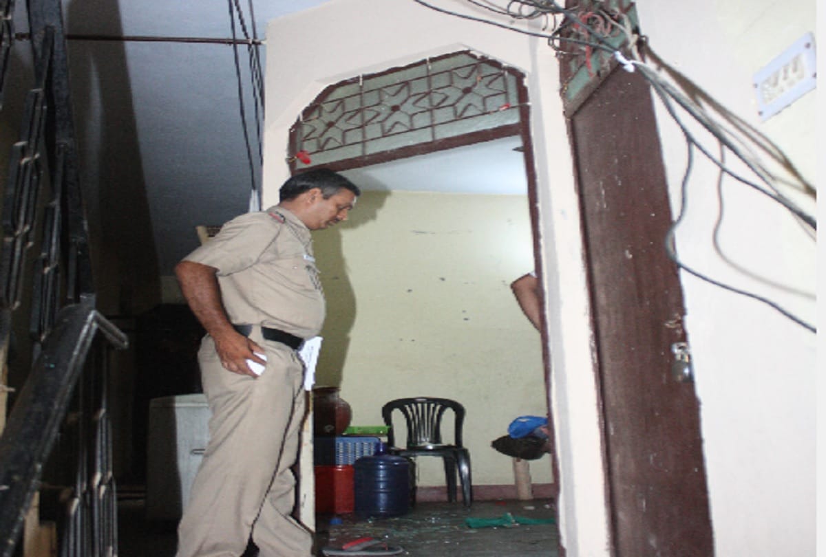 Couple committed suicide after eight months of marriage in delhi