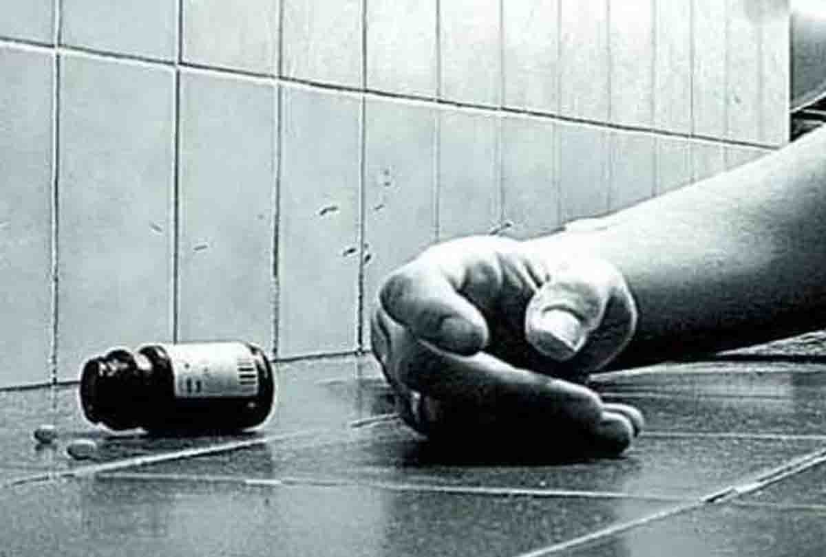 wife did not come back from home so man committed suicide