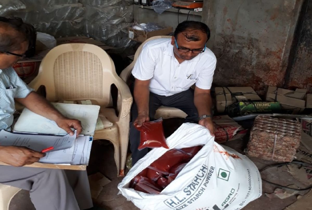 Food department team busted fake tomato sauce factory in Firozabad