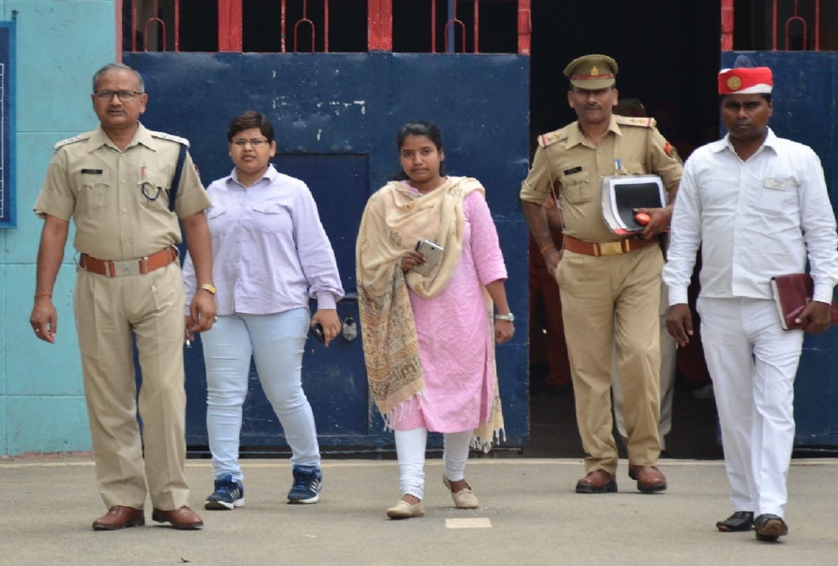 A prisoner committed suicide in central jail at agra
