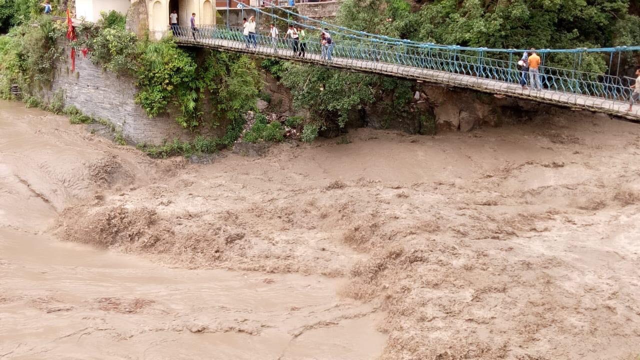 uttarakhand weather update bridge flows in flood and dehradun many people death due to rain