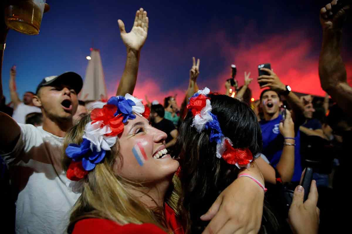 france advanced to world cup final fans celebrate in unique style
