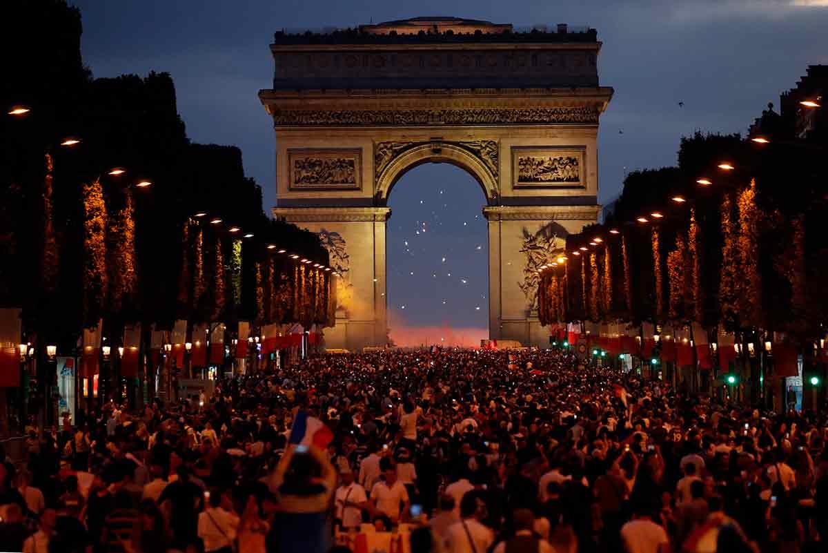 france advanced to world cup final fans celebrate in unique style
