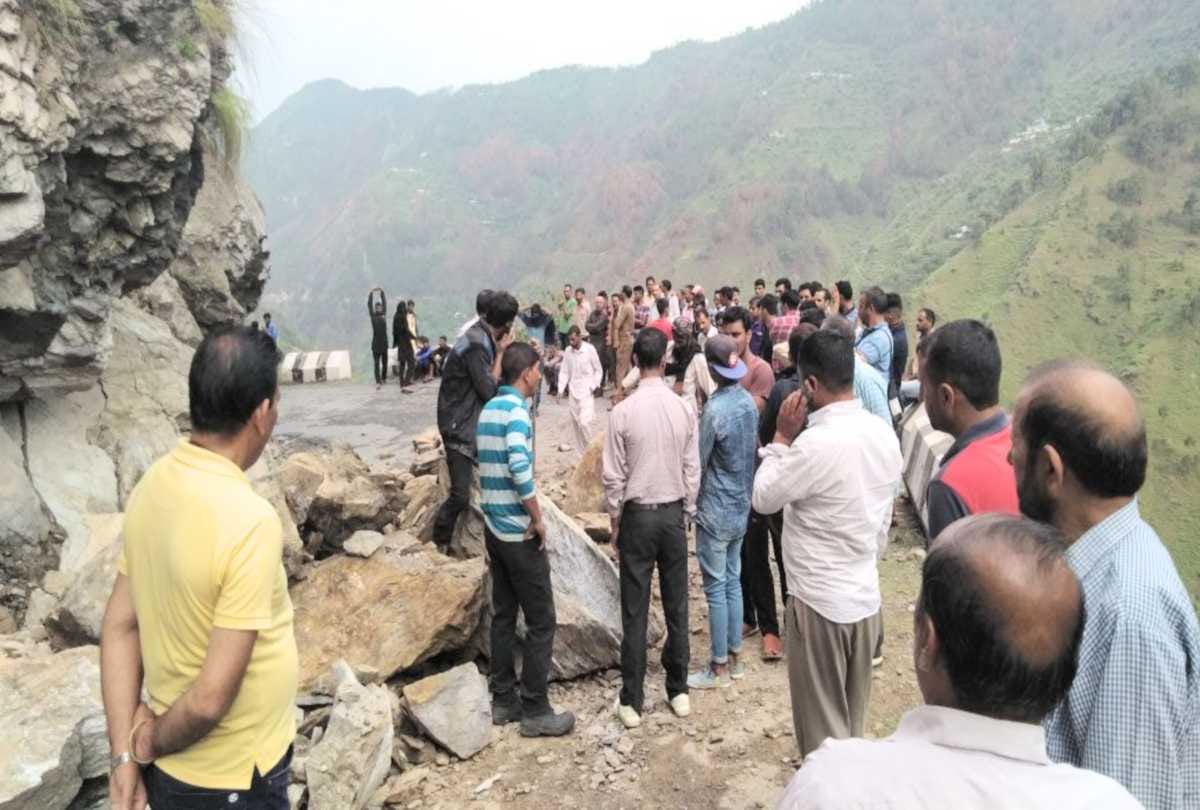 heavy rainfall recorded in himachal and many road closed