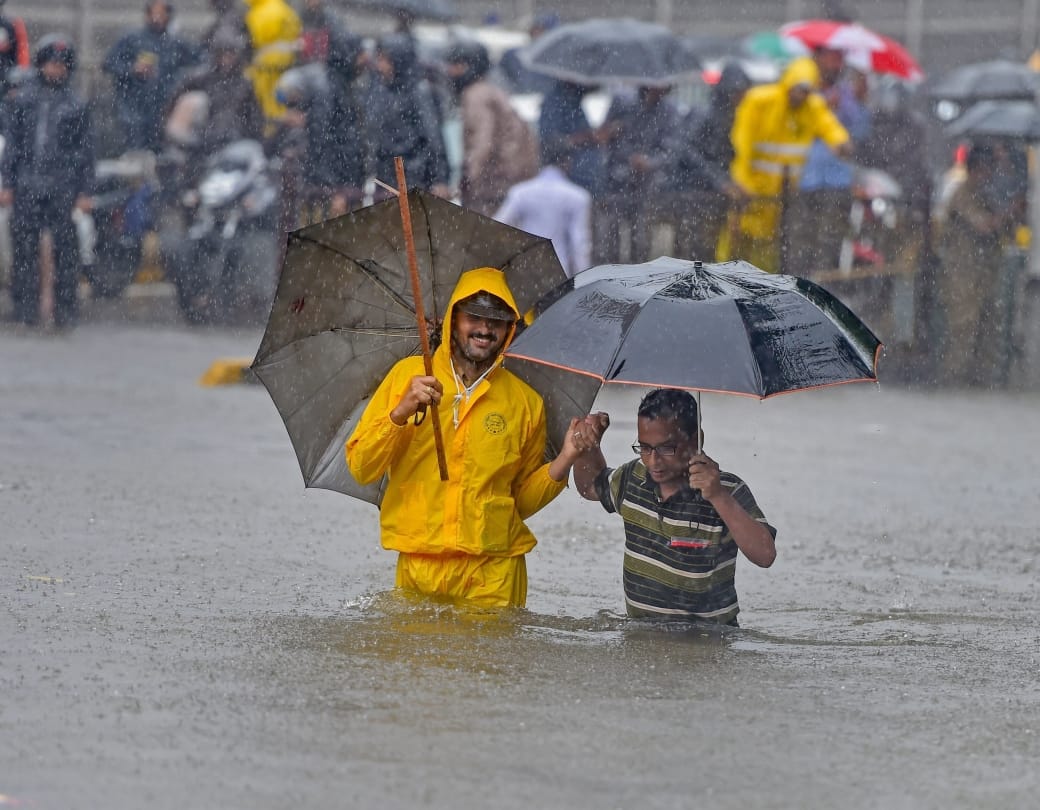 Mumbai Rain: know the situation of city due to heavy rains