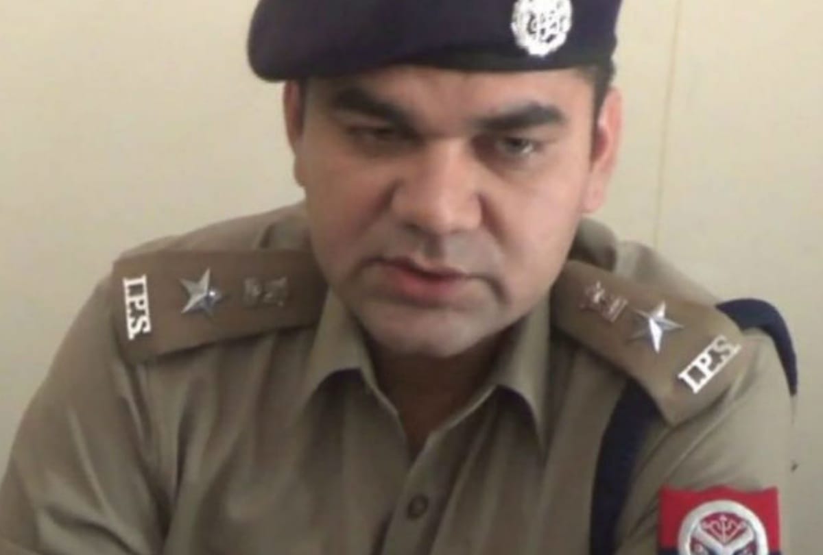 noida ssp take action 10 traffic police line a suspended