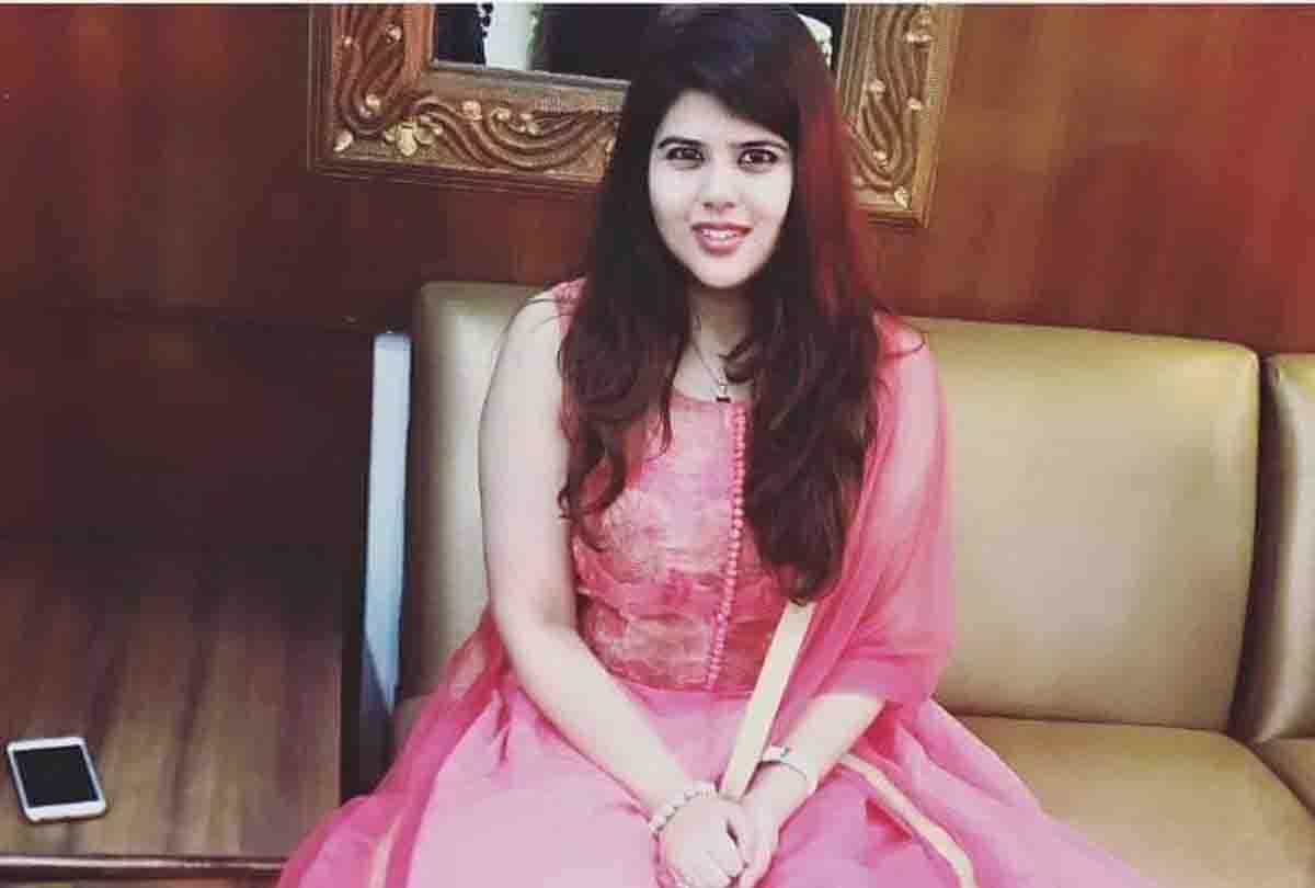 Who is pankhuri pathak she is resigns samajwadi party spokesperson posts after release panelist list