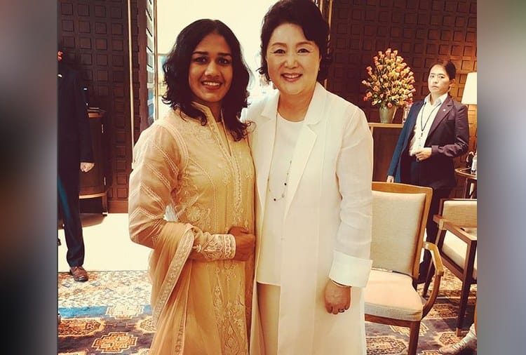 south koreas first lady kim jung sook meets phogat sisters, dangal, aamir khan
