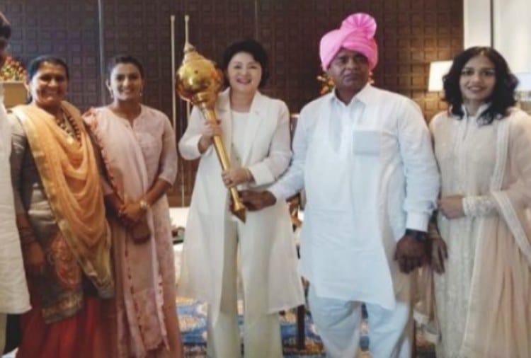 south koreas first lady kim jung sook meets phogat sisters, dangal, aamir khan
