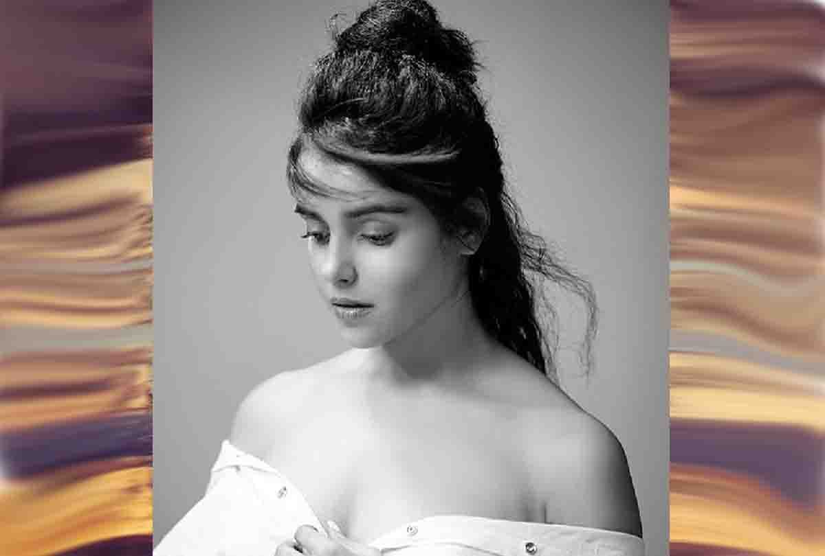 social media sensation Actress piya bajpai 