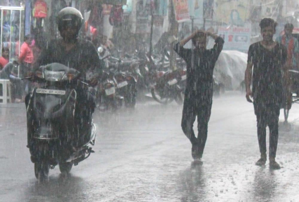 rain in some areas in lucknow.