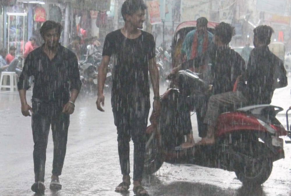 rain in some areas in lucknow.
