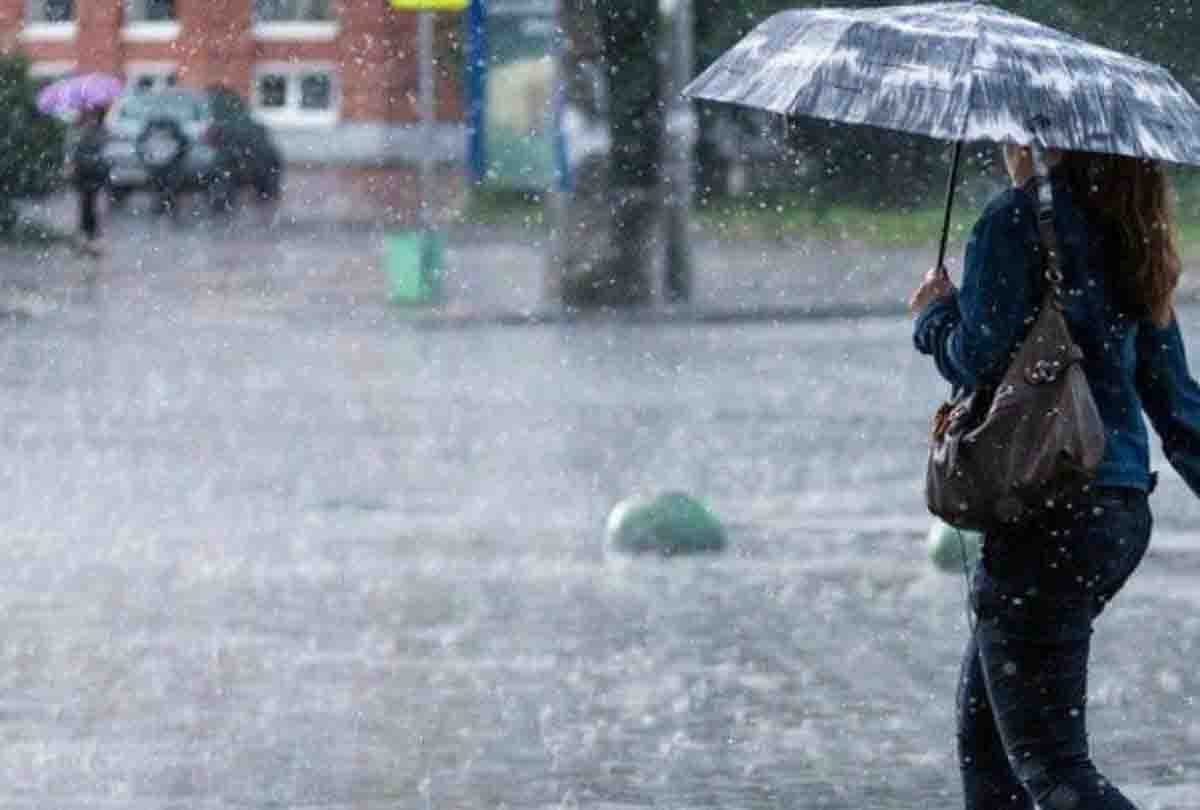 Heavy Rain in many cities of uttar pradesh