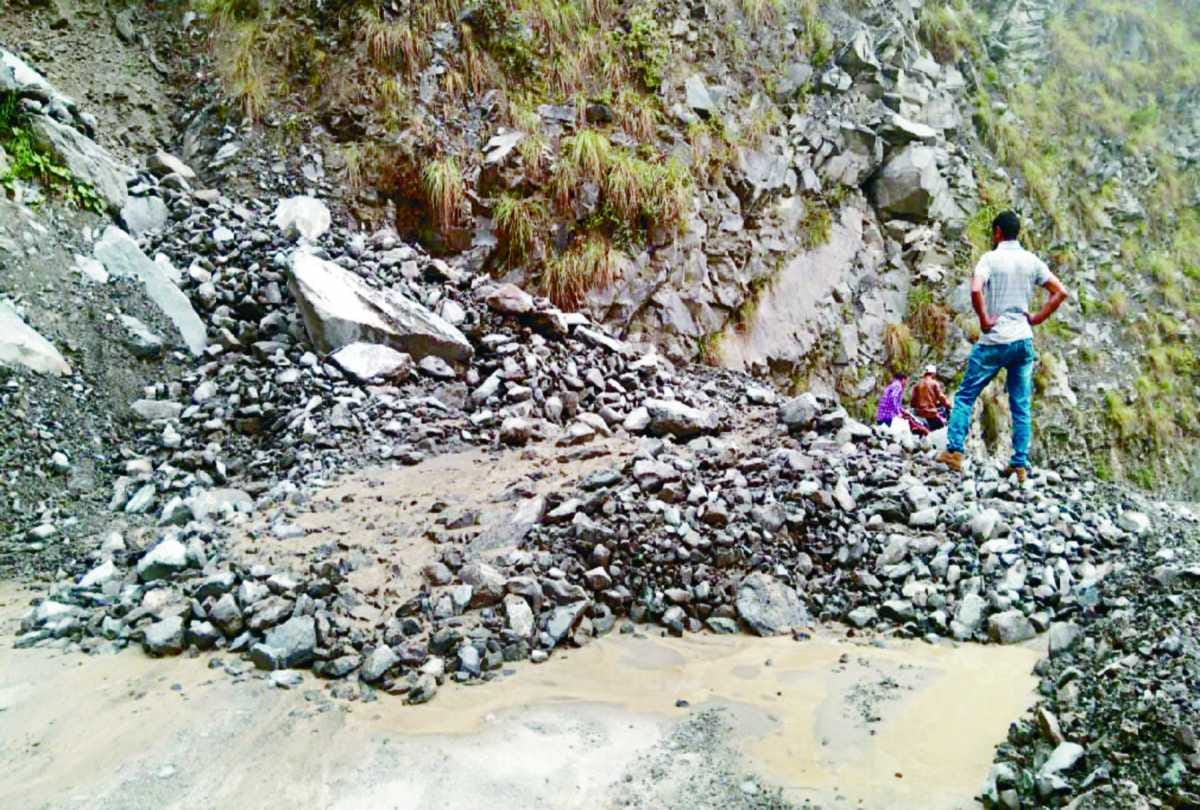 heavy rainfall recorded in himachal and many road closed