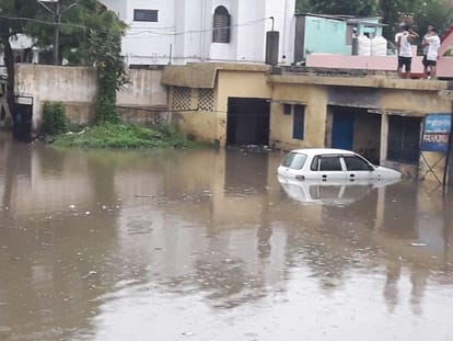 rain and flood destroyed many home in dehradun 