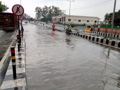 rain and flood destroyed many home in dehradun 