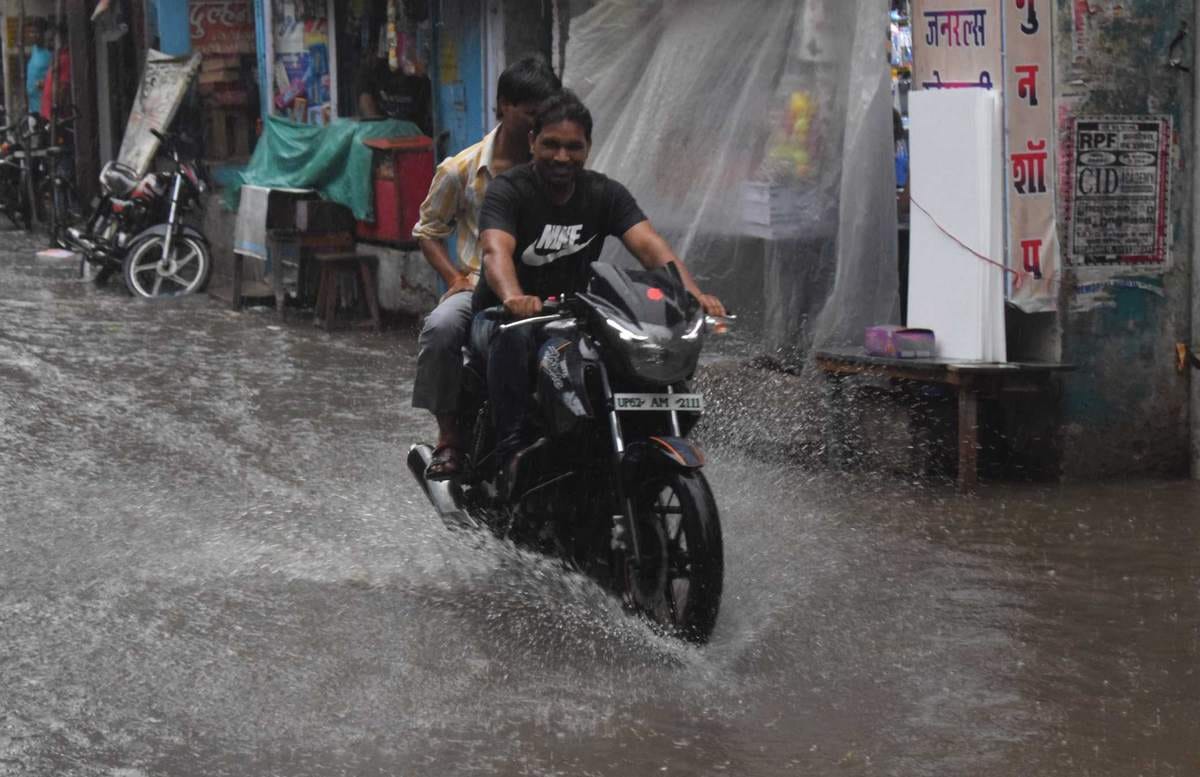 Heavy rain in purvanchal farmers are happy