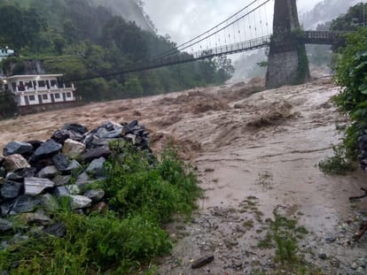heavy rains in Uttarakhand, 4 people death, Mussoorie-Dehradun highway closed