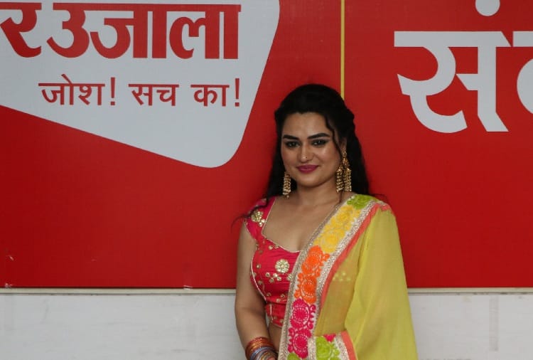 TV Actress Reney Dhyani reached  Amar ujala office 
