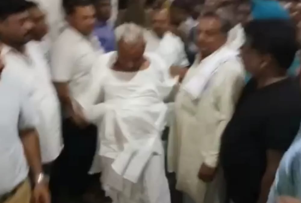SP leader totaram yadav made ruckus for not giving nomination paper.