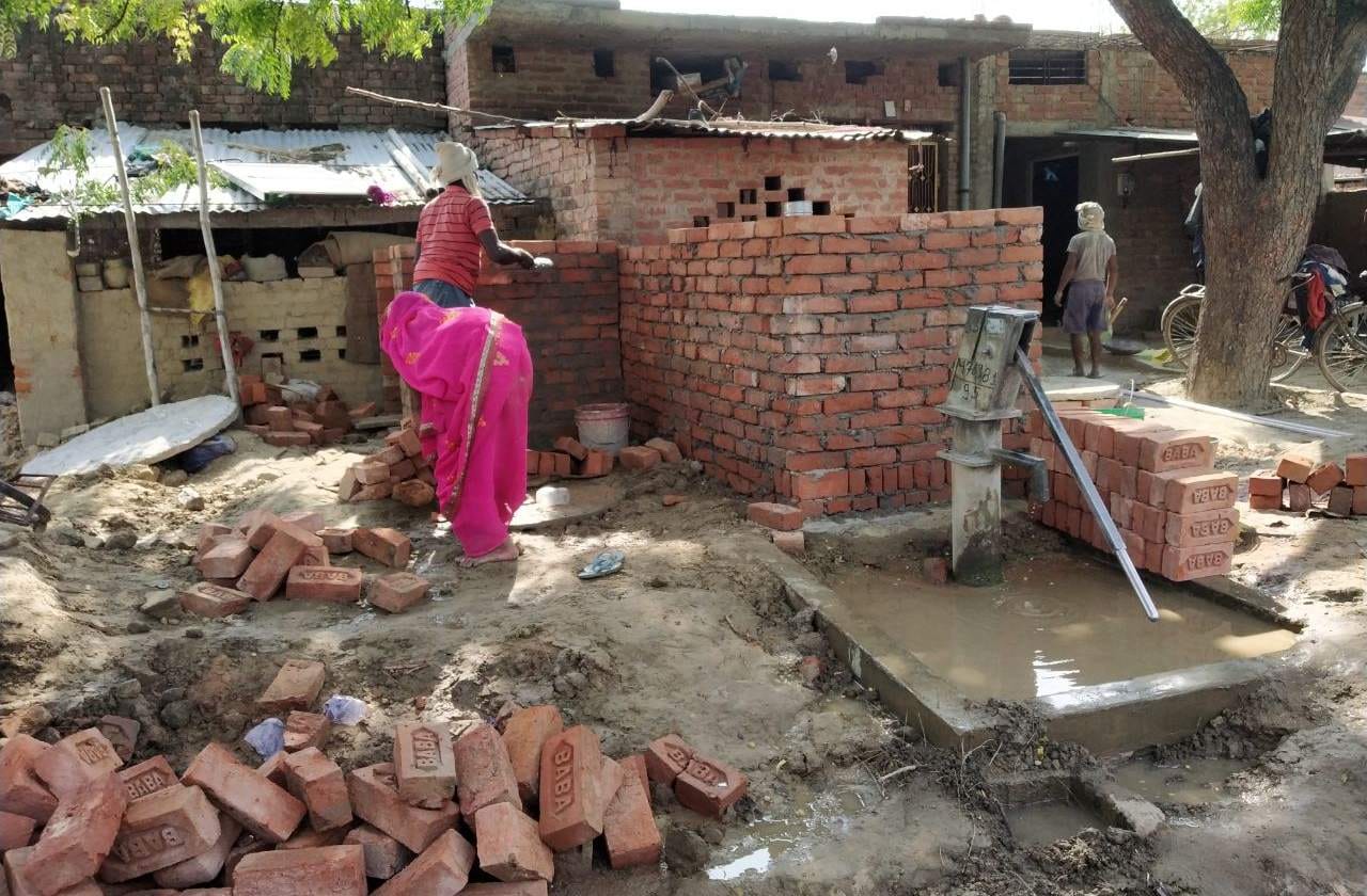 Muslim women said that we got toilet due to PM modi tour in varanasi