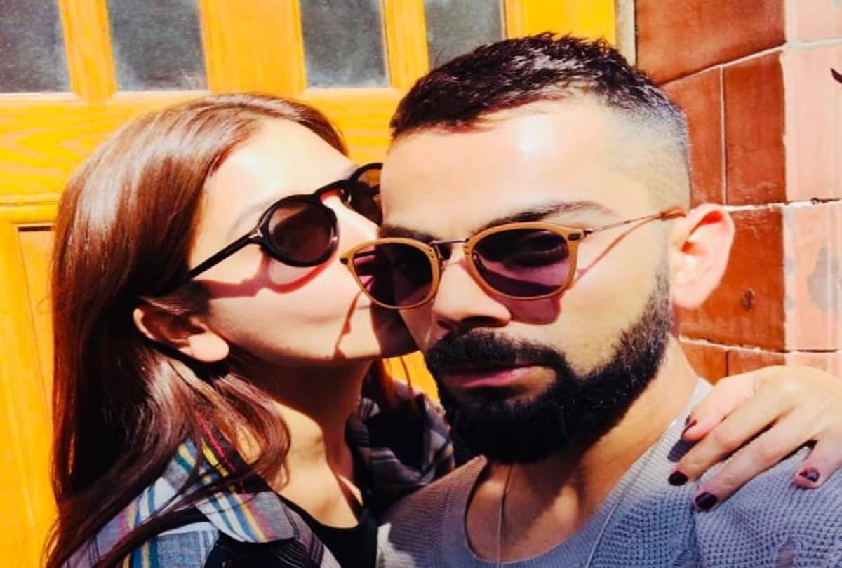 anushka sharma flying kiss to virat kohli on ground