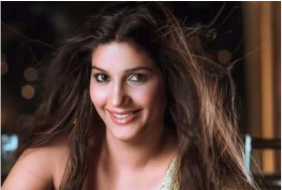 Dancer Sapna Chaudhary's another program cancel in agra