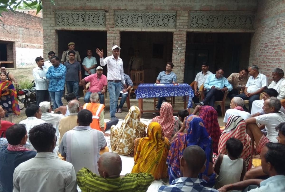 dm anil pathak helped a accidental women in faizabad
