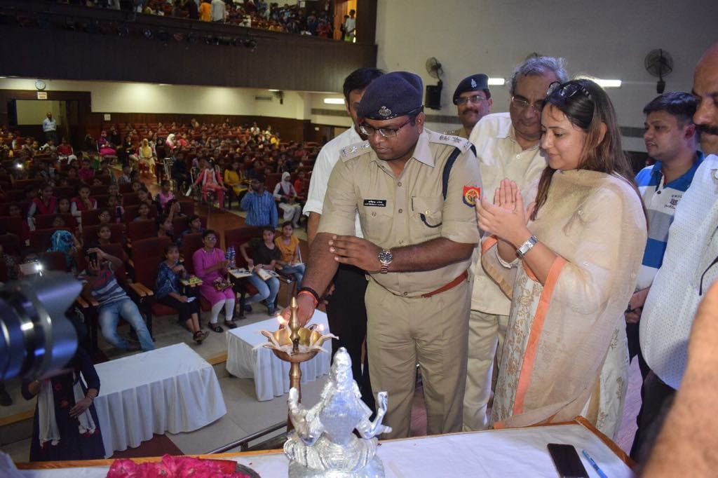 Amar Ujala Medhavi Chhatra Samman Samaroh in Firozabad