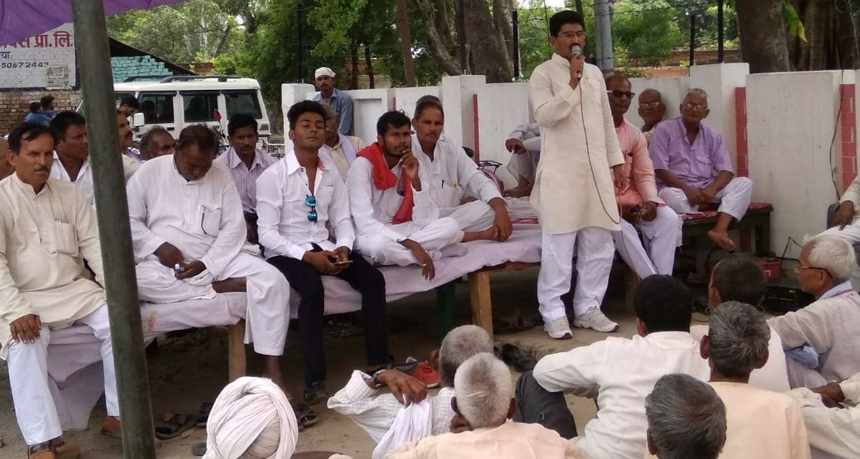 दूसरे दिन भी धरने पर डटे रहे चीनी मिल श्रमिक