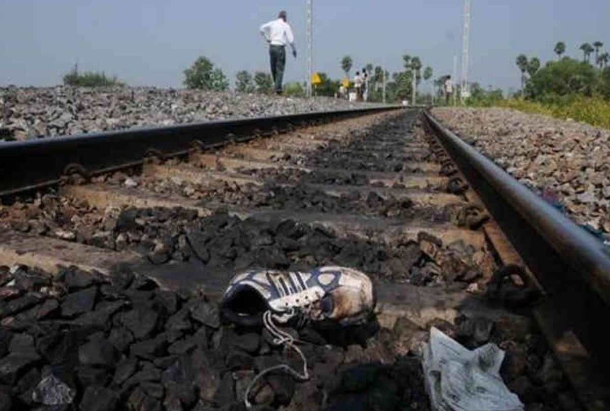 man committed suicide on front of gatimaan express train in faridabad