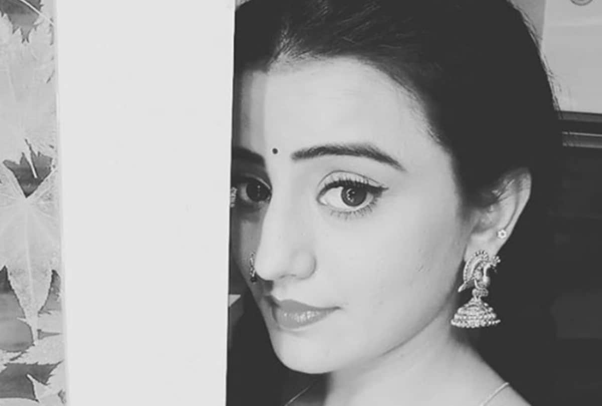 Akshara Singh Bhojpuri Actress Ruckus on Dance Performance at Bihar Many fans injured