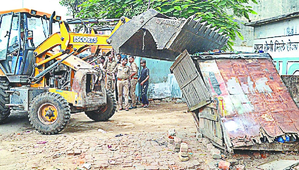 haapur road se hataaya atikraman