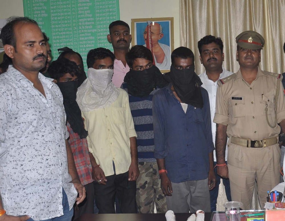 6 held in petrolpump loot