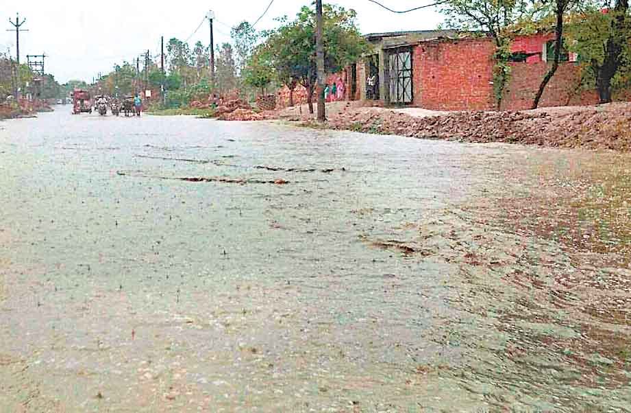  urban people want rain, villagers are enjoying in rain