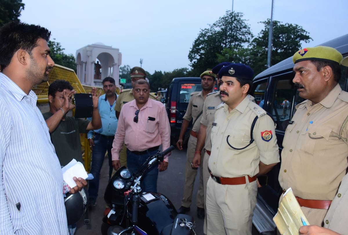 ssp kalanidhi inspected of vehicles checking in lucknow