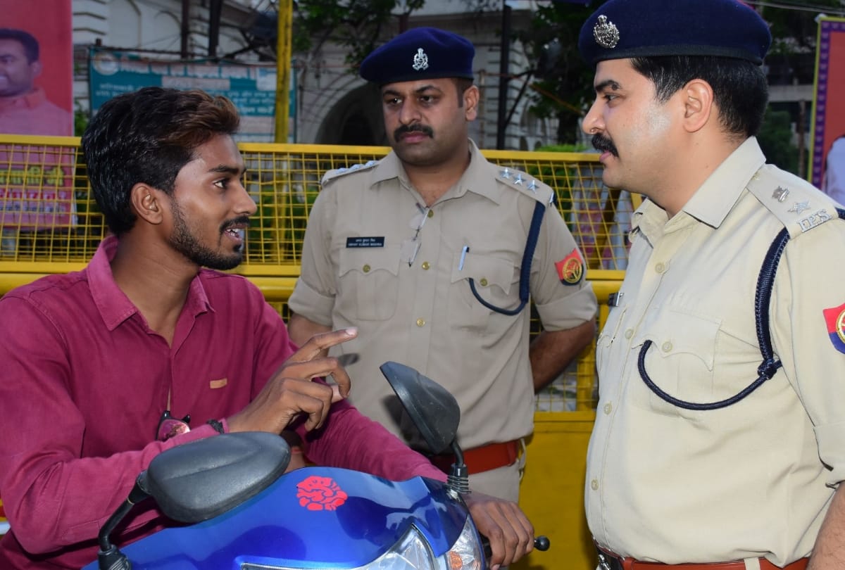 ssp kalanidhi inspected of vehicles checking in lucknow