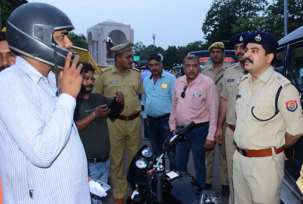 ssp kalanidhi inspected of vehicles checking in lucknow