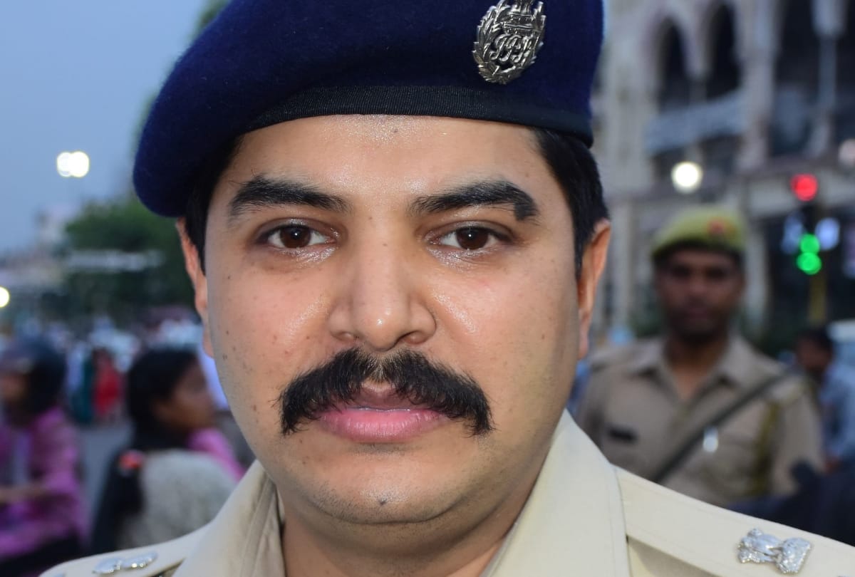 ssp kalanidhi inspected of vehicles checking in lucknow